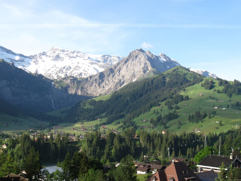 Blick vom Balkon (Zimmer 222) Boutique Chalet-Hotel Beau-Site