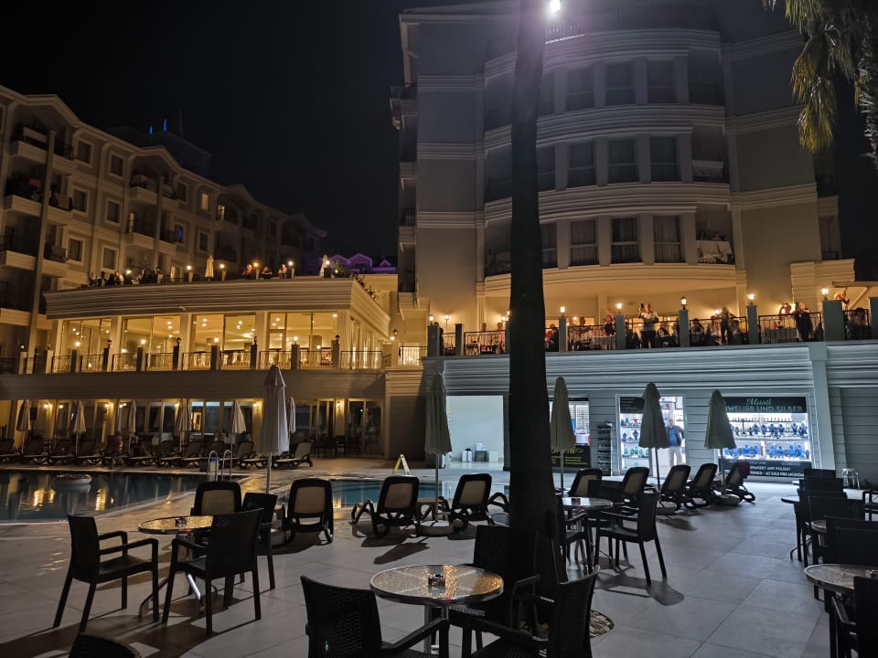 Pool Royal Atlantis Beach Hotel