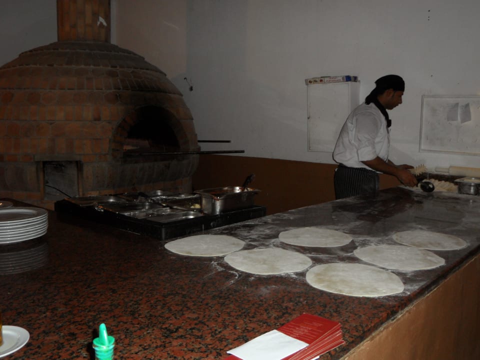 Pizzen werden zubereitet Hotel Gorgonia Beach Resort