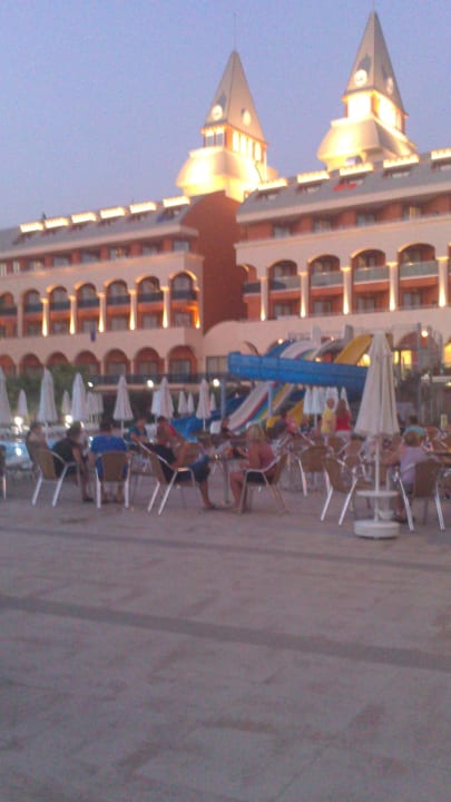 Blick von Poolbar auf Nachbarhotel Side Lilyum Hotel & Spa