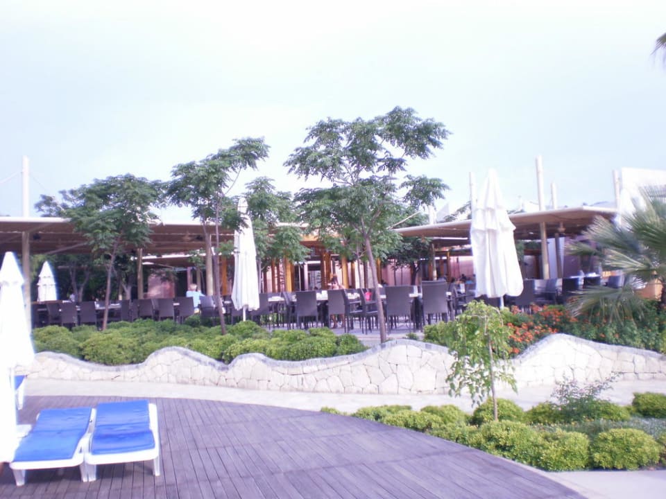 Blick auf das Restaurant in der Hotelanlage Blue Waters Club
