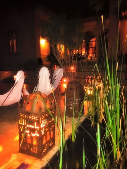 Laternen am Abend Hotel Les Deux Tours