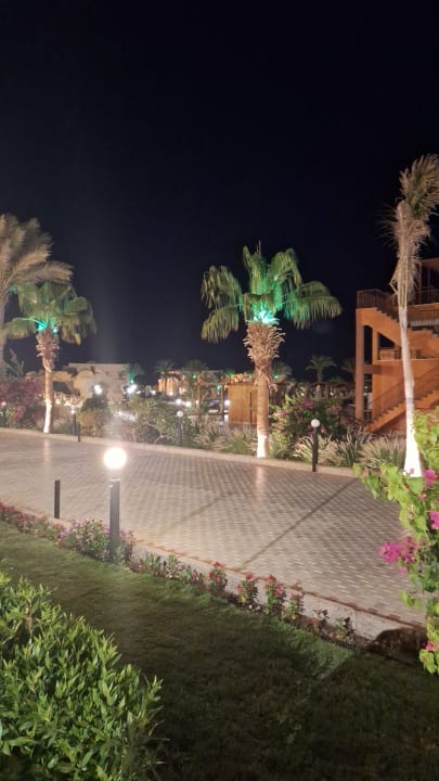 Gartenanlage Three Corners Happy Life Beach Resort