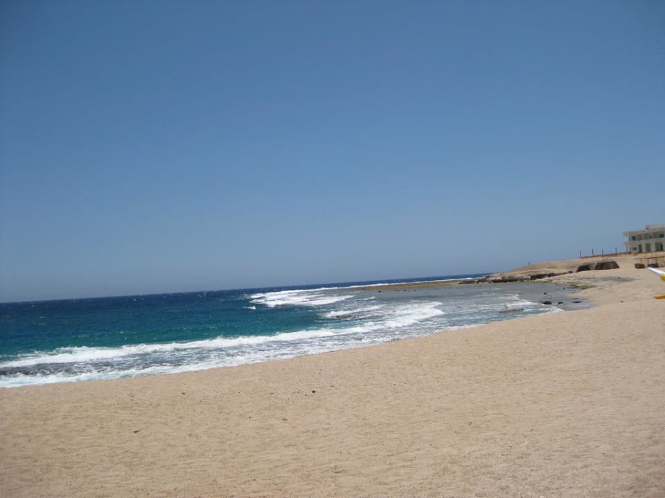 Teil des Strandes Coral Sun Beach