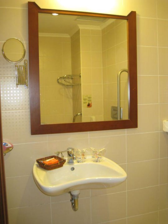 Bad im behindertengerechten Zimmer 3214 Belek Beach Resort Hotel