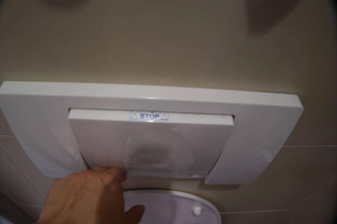 Verschmutzte Toilettenspülung Hotel Kiel by Golden Tulip