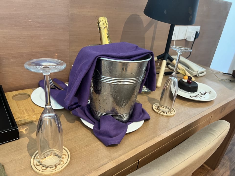 Zimmer Sun Siyam Iru Veli