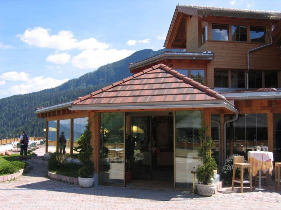 Hoteleingang Panorama Resort Taljörgele