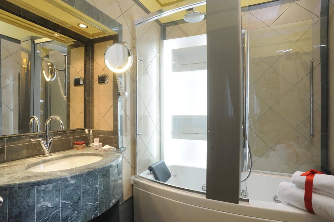 Service Bathroom Hotel Manfredi Suite in Rome