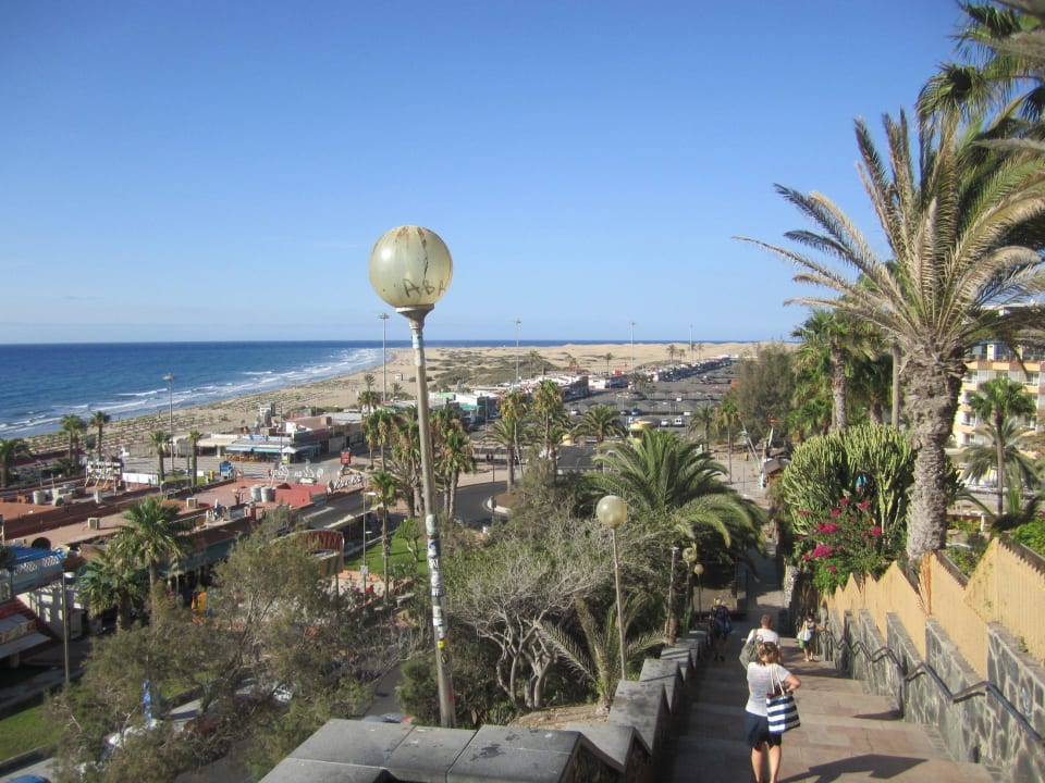 Abstieg von der Promenade zum Strand Corallium Dunamar by Lopesan Hotels