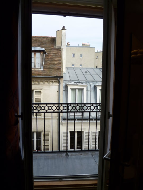 Blick auf den Balkon 2. Superior (4.Stock) Hotel des Arts Montmatre