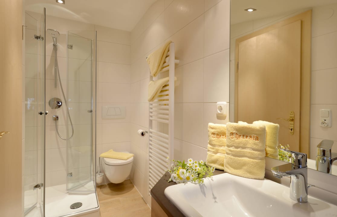 Badezimmer  Hotel Theresia Garni