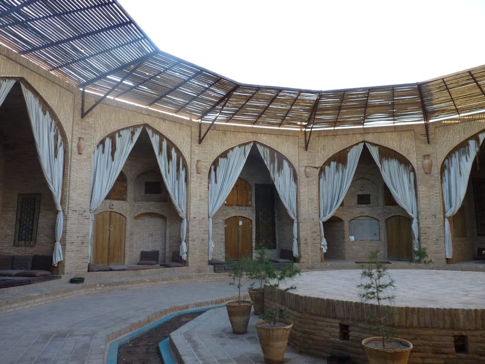 Innenhof der Karawanserei Hotel Karawanserei Zein-o-Din