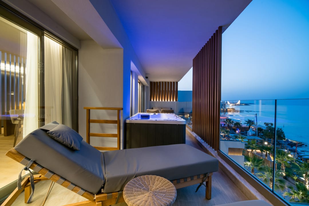 Zimmer AKASHA Beach Hotel & Spa