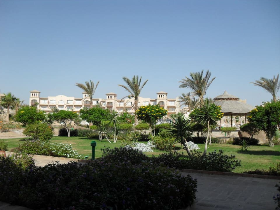 Hotel Pensée Royal Garden Beach Resort