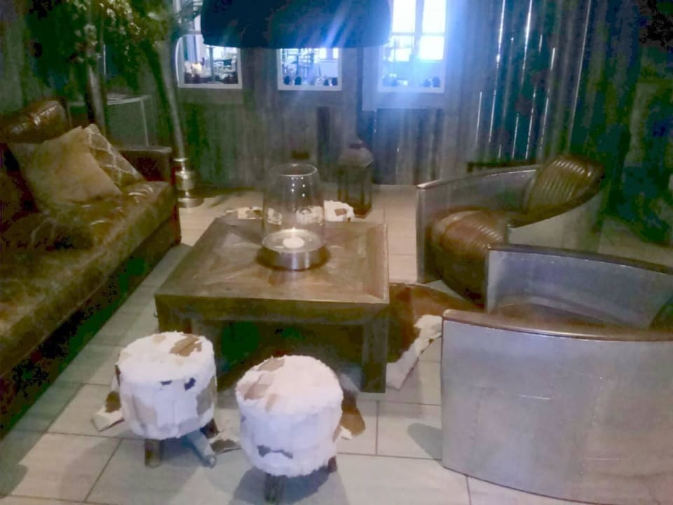 Gemütlicher Bereich in der Lobby Hotel Laponia