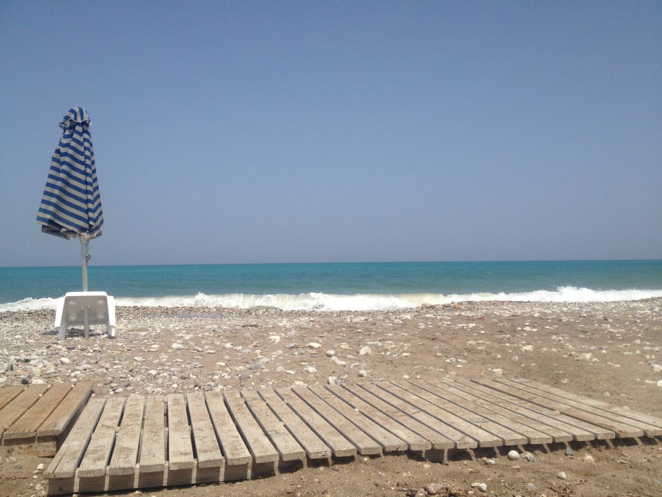 Strand nach stürmischem Meergang Atlantica Mikri Poli Rhodes