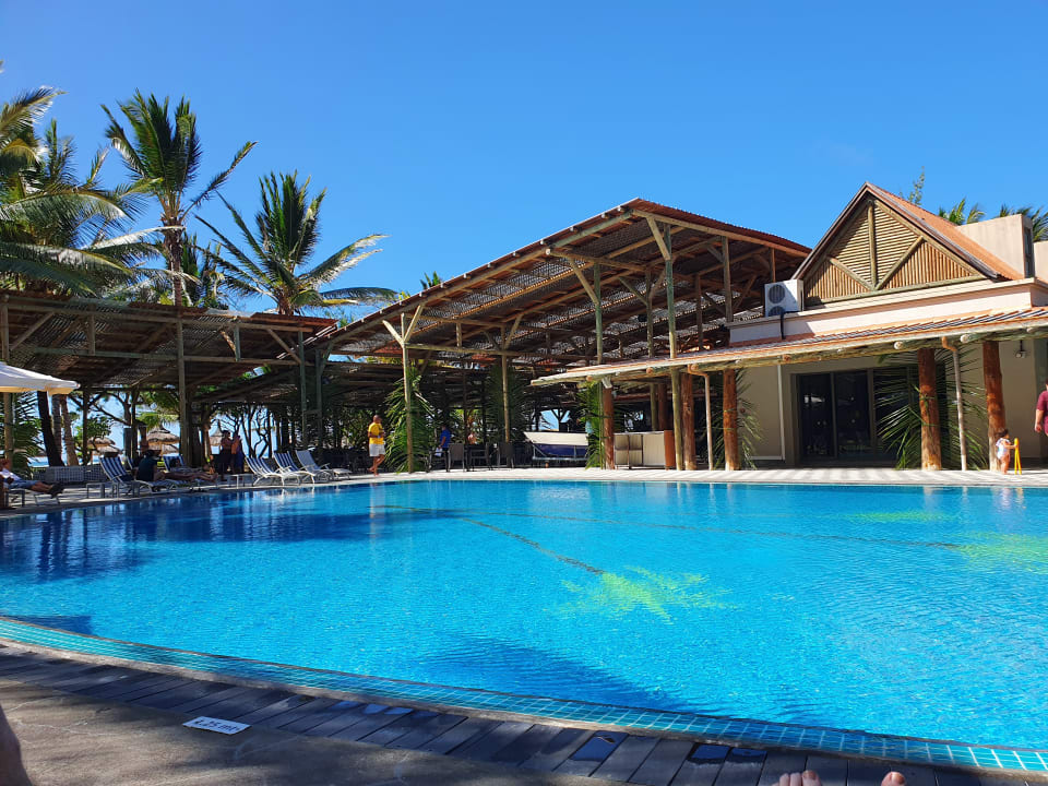 Pool Crystals Beach Resort Belle Mare, a member of Radisson Individuals