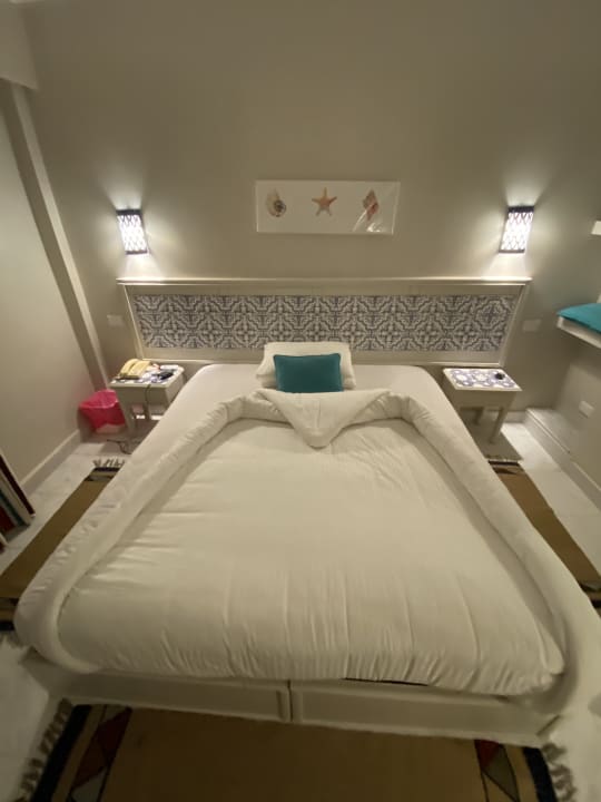 Gastro Lotus Bay Beach Resort
