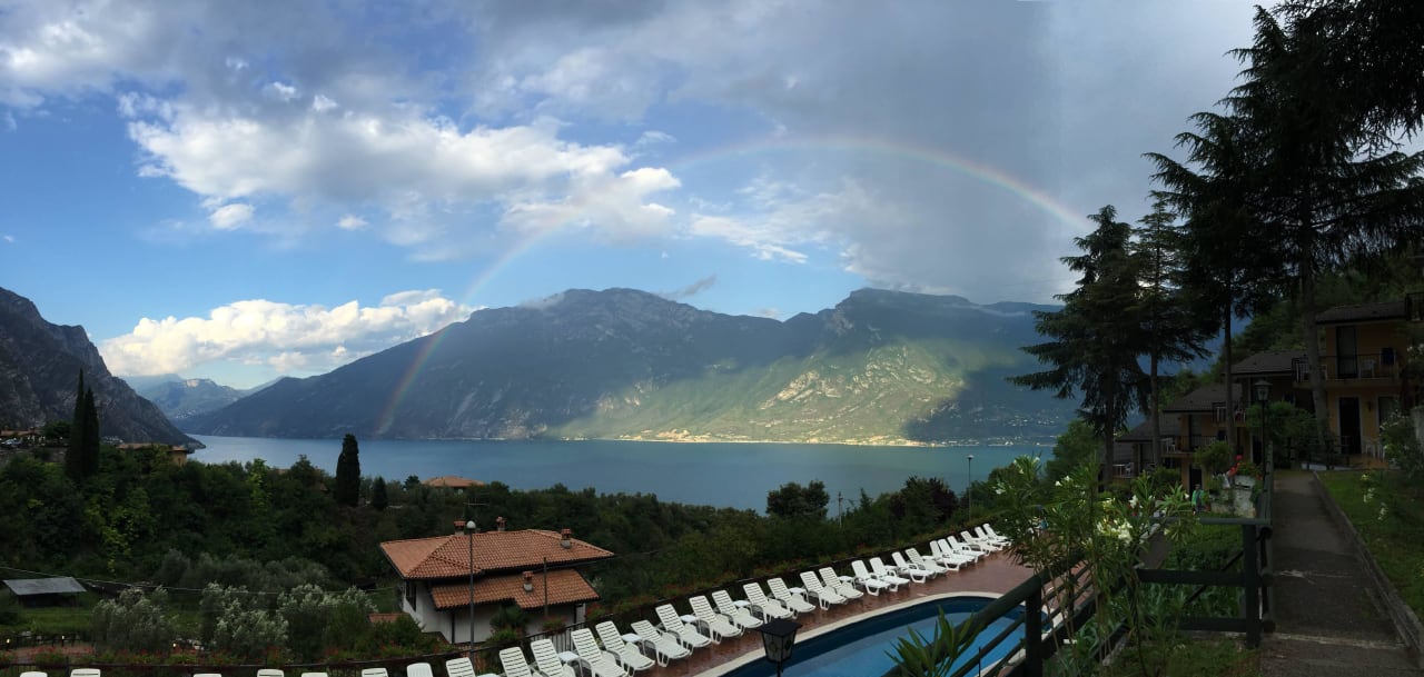 Ausblick mit Regenbogen Residence Oasi