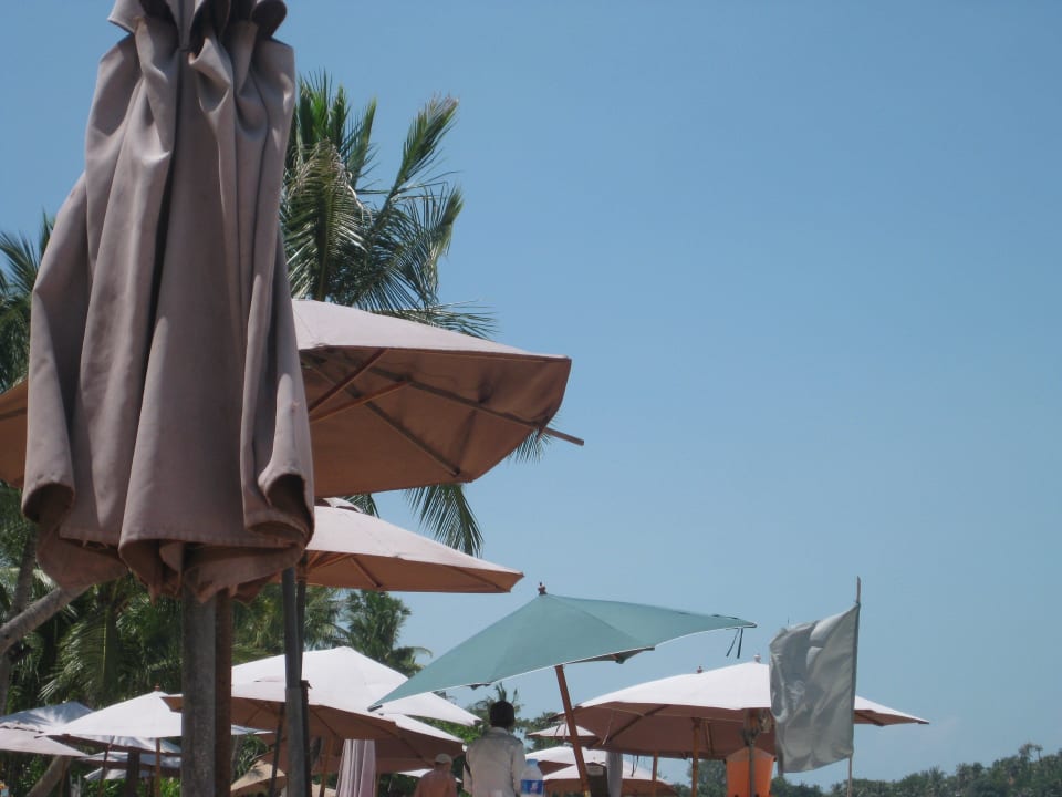 Kaputter Schirm - leider keine Ausnahme... Bandara Resort & Spa Samui