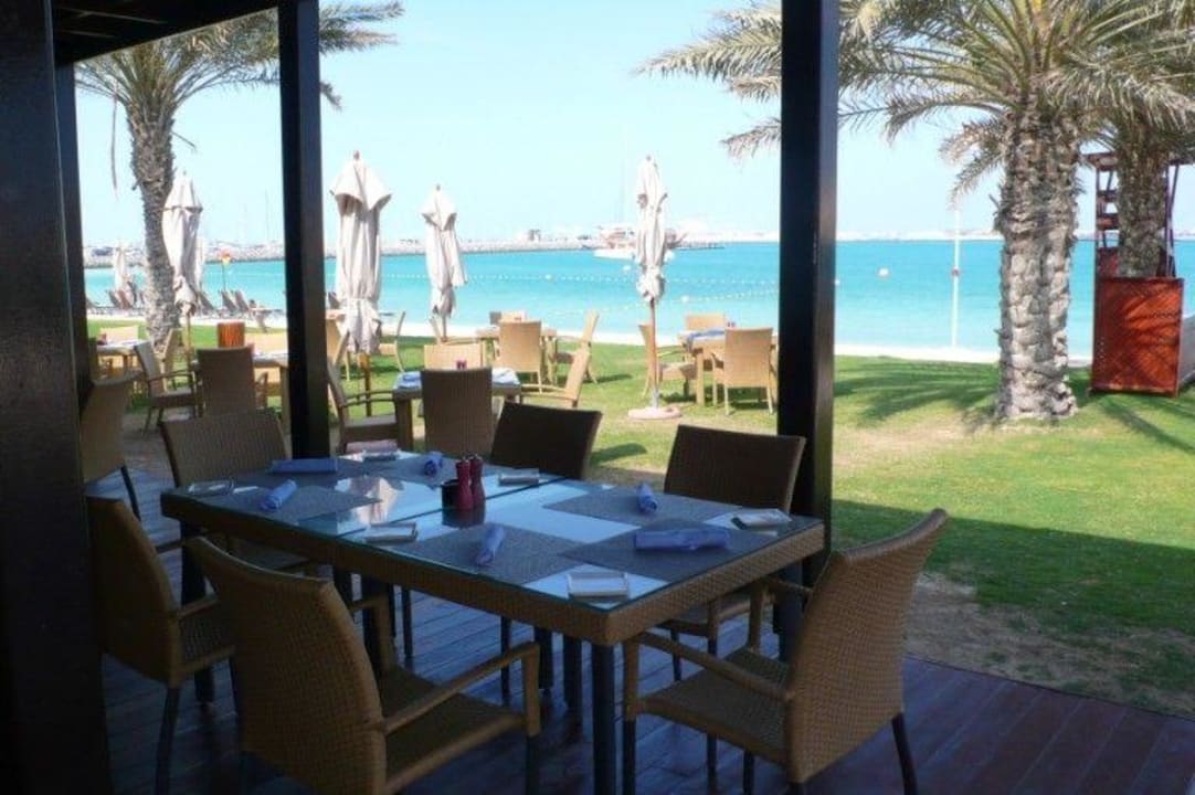 Hier kann mittags gegessen werden Le Meridien Mina Seyahi Beach Resort & Waterpark