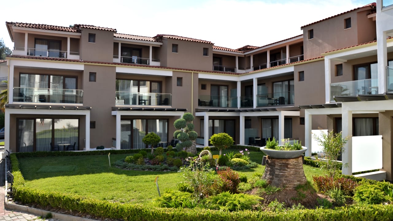 Außenansicht Hotel Lagomandra Beach