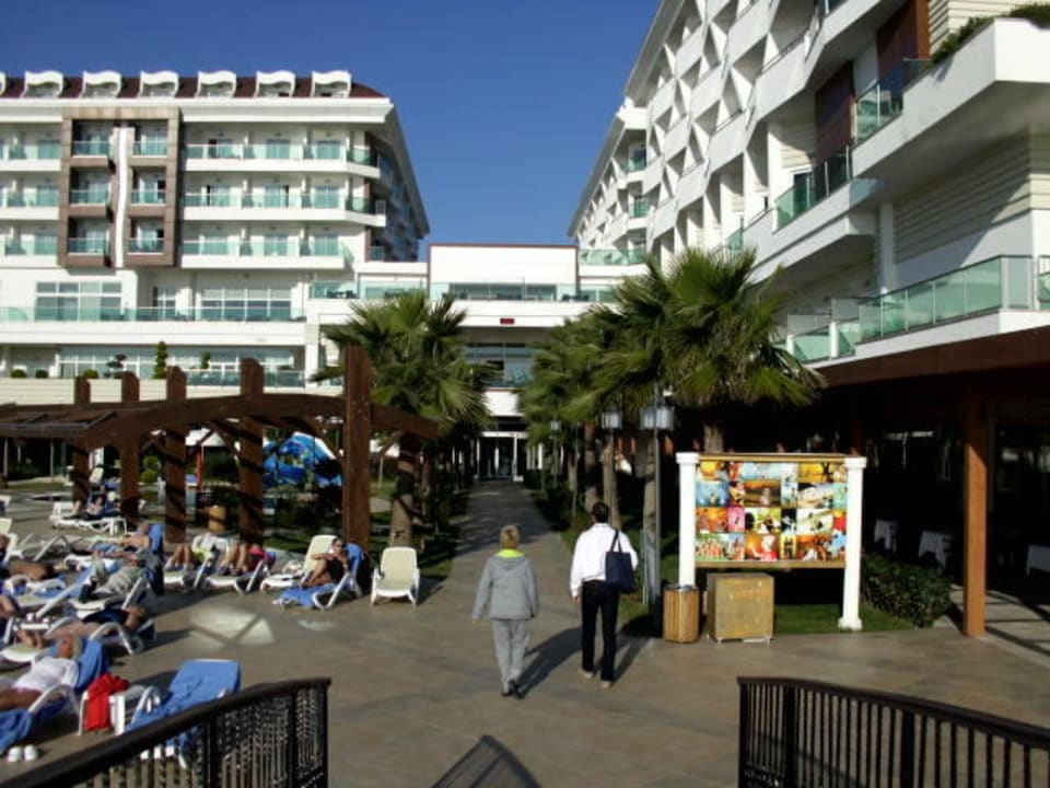 Weg zum Restaurant Adalya Ocean Deluxe
