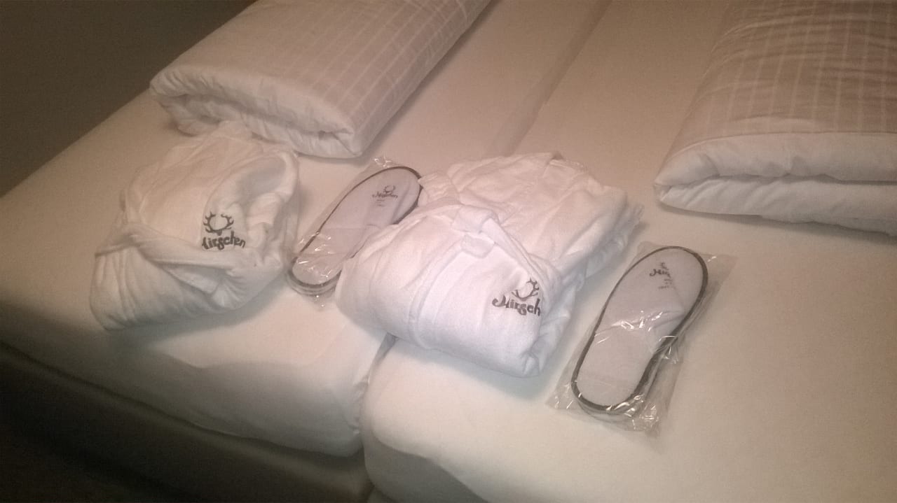Bademäntel und Schlappen inklusive Hotel zum Hirschen