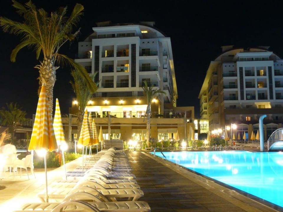 Hotel od strony basenu Hotel Hedef Resort