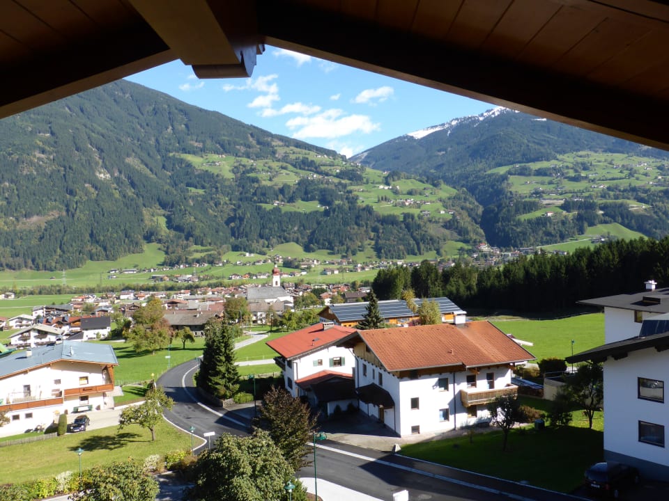 Blick vom Balkon Rosalie (Ost) nach Ried Platzlhof - Mein Hotel im Zillertal