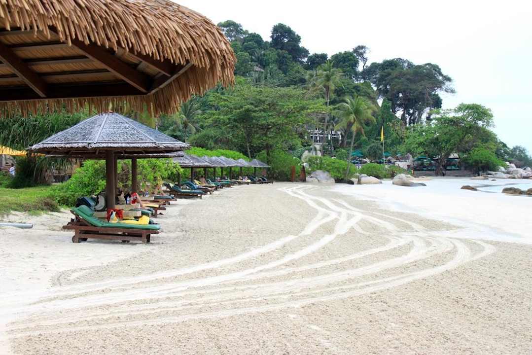 Beach mit Blick zum Schwesternhotel Banyan Tree Hotel Angsana Bintan