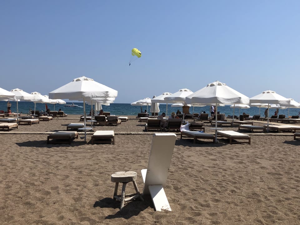Strand Lara Barut Collection