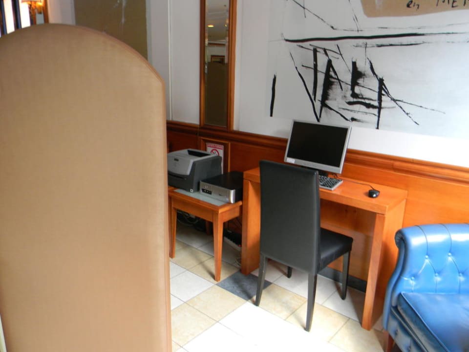 Internet Zugang beim Rezeption Grand Hotel Tiberio