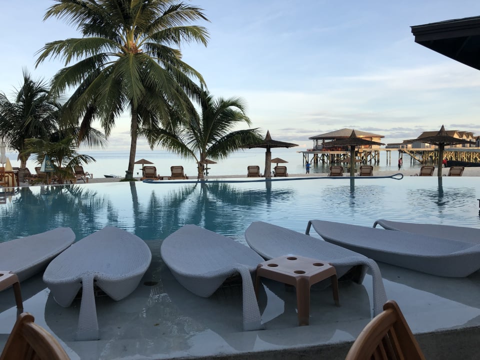 Pool Centara Ras Fushi Resort & Spa Maldives