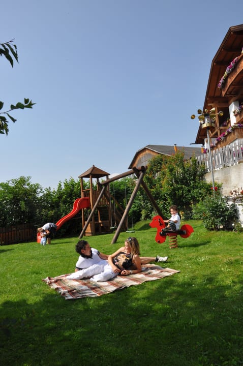 Garten und Spielplatz Pension Wiesenrain