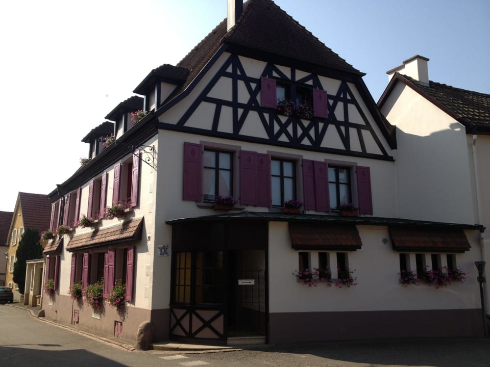 Façade Hotel Auberge Du Cheval Blanc