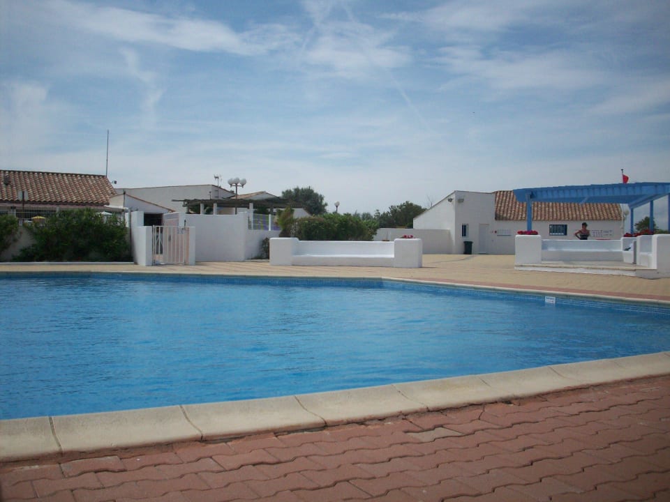 Großer Pool Camping & Bungalows de la Brise