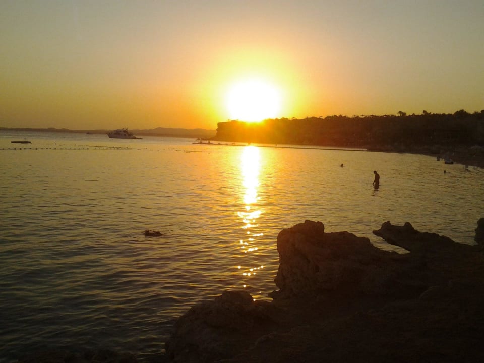 Sonnenuntergang vom Strand aus JAZ Fanara Resort