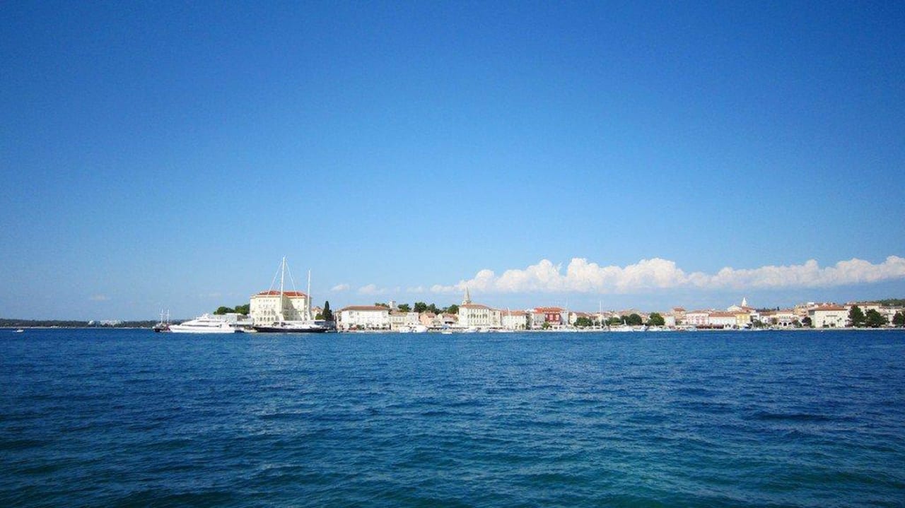 Blick von der Sveta Nikola zum Hotel Palazzo BO Hotel Palazzo