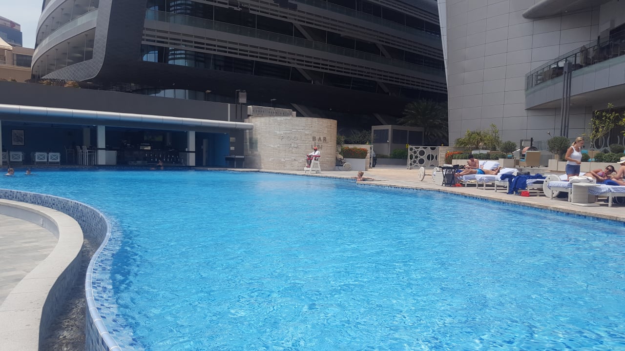 Pool Conrad Abu Dhabi Etihad Towers