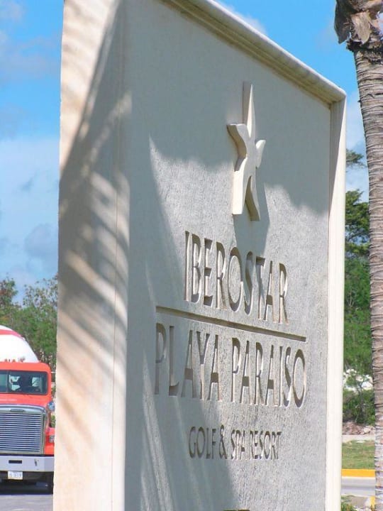 Eingang Iberostar Selection Paraiso Maya Suites