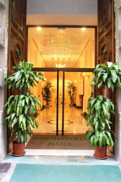Entrata Hotel Augusta Lucilla Palace