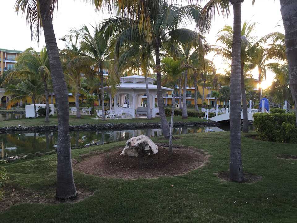 Ein Teil der riesigen Gartenanlage Melia Las Antillas - Adults only