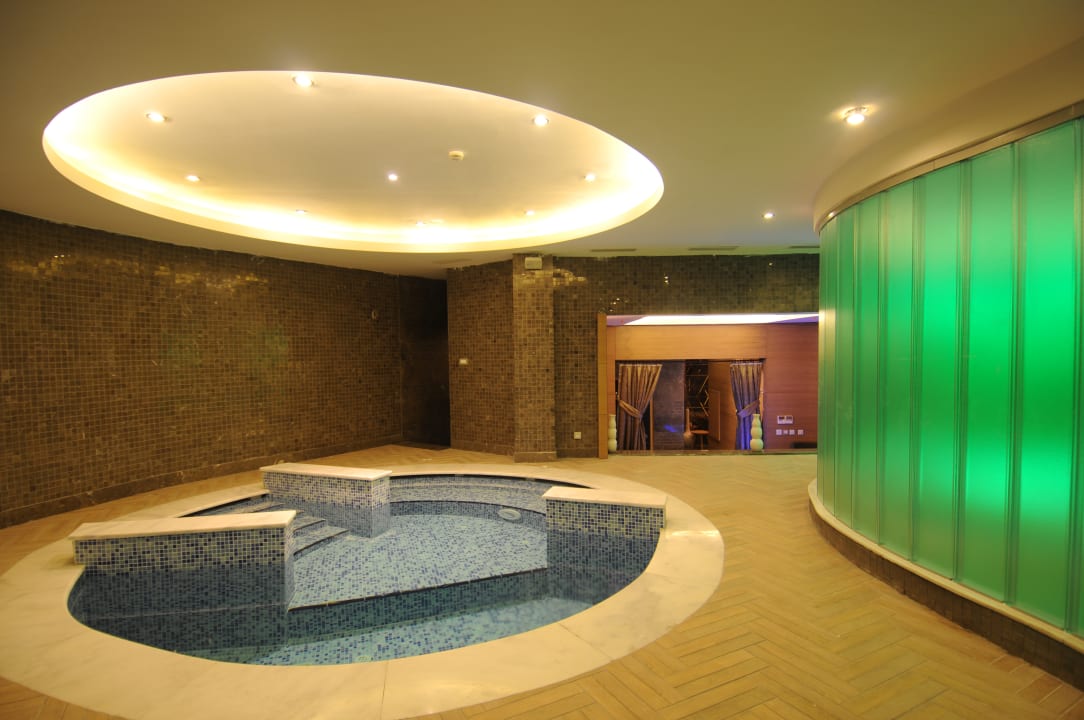 Pool Gold Island Selected