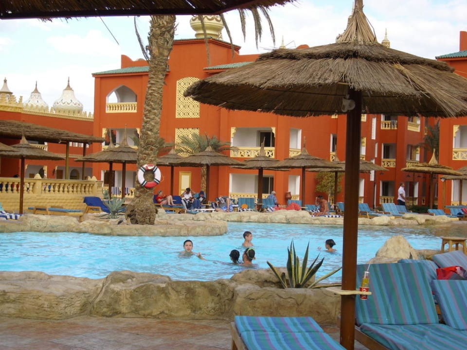Beheizter Pool von insgesamt 5 Pools Pickalbatros Alf Leila Wa Leila Resort - Neverland Hurghada