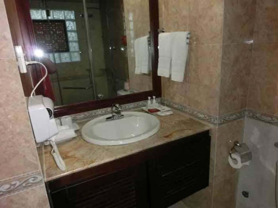 Bad Hotel Vinh Hung Riverside Resort & Spa