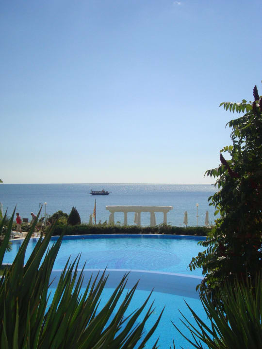 Wunderschöner Blick über Pool und Meer Hotel Sineva Beach