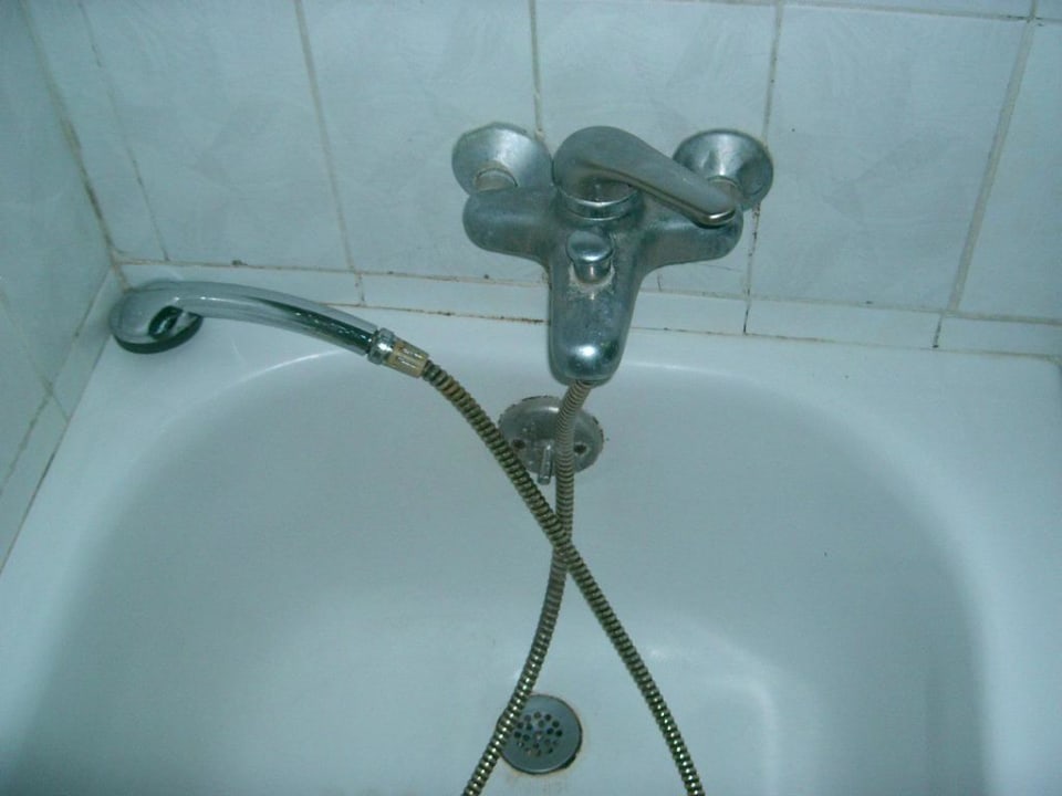 Badewanne - alt, verkalkt und schmutzig Vista Sol Punta Cana