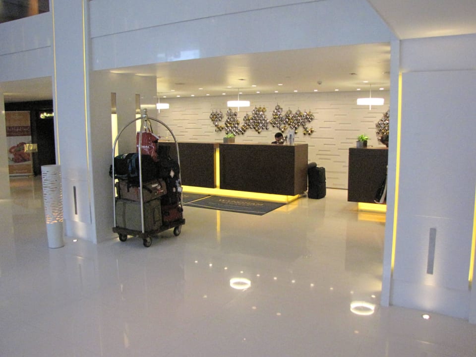 Rezeption Ramada by Wyndham Colombo